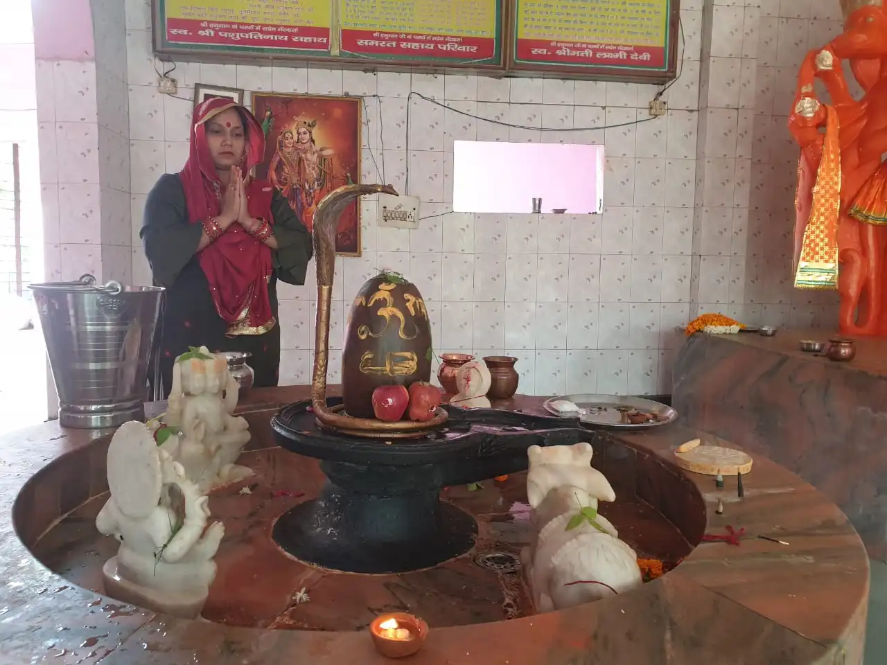 Devotees inside Maa Vaishno Devi Mandir Greater Noida
